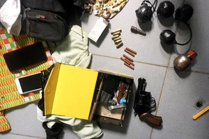 Bắt ma túy trong nhà nghỉ, thu nhiều súng đạn tại nhà