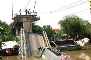 Người dân kể lại giây phút cầu ở Đồng Tháp sập
