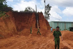 Phát hiện cả kho đạn cối dưới chân đèo Bảo Lộc