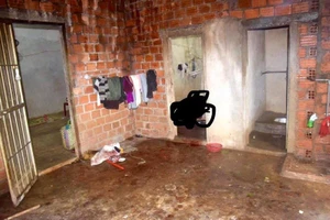 Nghi án chồng giết vợ trong phòng tắm rồi tự sát