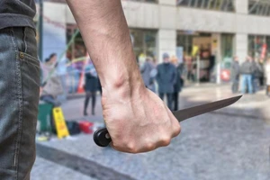 Nhóm côn đồ lao vào tiệm Internet chém người dã man