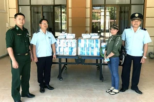 Mua 6300 khẩu trang ở TP.HCM để tuồn qua biên giới