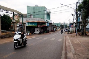 Thanh niên giật dây chuyền ngã ra đường cùng nữ nạn nhân