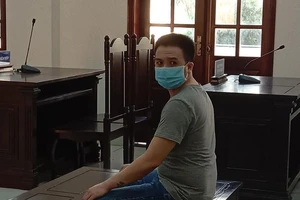 Bán giấy tạm trú giả lấy 800 ngàn, nhận hơn 3 năm tù