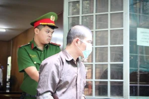 Dọa tung clip 'nóng', tống tiền người yêu cũ