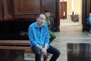 Khách Trung Quốc lãnh án vì 'thó' đồ trên máy bay