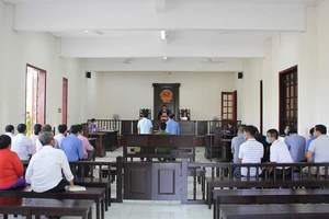 Phát thanh trực tiếp xét xử 2 cựu cán bộ sai phạm ở Bình Chánh