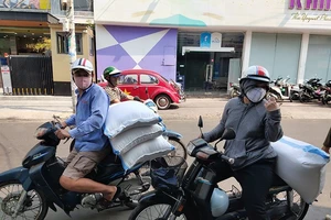 TP.HCM bắt đầu chi hỗ trợ cho người nghèo, giáo viên... 