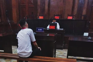 'Yêu' bạn gái nhí, nam sinh đối diện tội hiếp dâm trẻ em