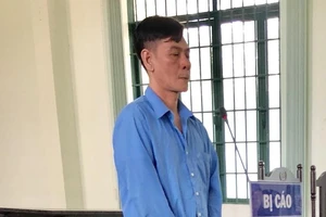 Kẻ giao cấu với 2 cháu gái lãnh 8 năm 6 tháng tù