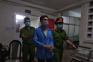 15 năm tù vì hiếp dâm con riêng của người sống như vợ chồng