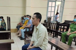 Trộm thiết bị của bệnh viện, một nhân viên lãnh án