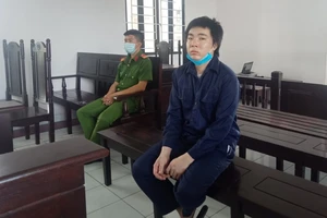 Cha bạo hành con ruột nguy kịch bị phạt 6,5 năm tù