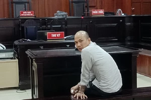 Vì chiếc điện thoại 300 ngàn, rút dao tước 1 mạng người