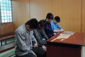 Một bị cáo tiêu thụ xe gian được trả tự do tại tòa