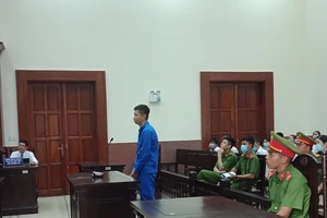 Viện kiểm sát rút kháng nghị ngay tại tòa 1 vụ hiếp dâm 