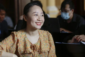 Mẹ tài xế Mercedes: 'Tòa xử sao, nó phải bồi thường vậy'