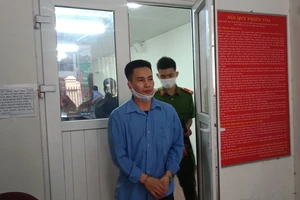 Hiếp dâm cháu bé hàng xóm 11 tuổi rồi cho 10.000 đồng