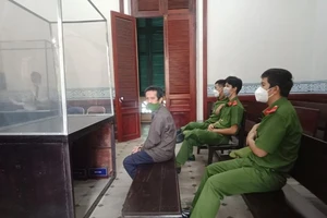 Giọt nước mắt của người đàn ông ghen với vợ cũ