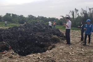 Hoãn xử vụ chôn 4.400 tấn rác thải ở Bình Chánh vì vắng mặt bị cáo