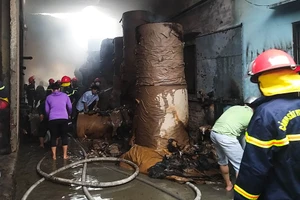 Đà Nẵng: Cháy dữ dội tại công ty sản xuất bao bì