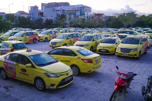Đà Nẵng: Du lịch đã mở cửa nhưng taxi, du thuyền vẫn nằm bãi 