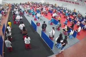 Đà Nẵng: Phản hồi vụ học sinh đội mưa hàng giờ chờ tiêm vaccine