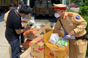 Thừa Thiên Huế: Phát hiện 6.000 kit test COVID-19 không rõ nguồn gốc