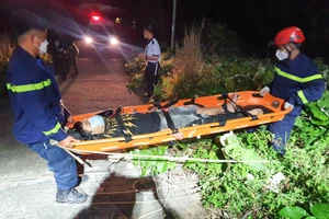 Mải mê chụp ảnh, thiếu niên 15 tuổi trượt chân xuống vực sâu