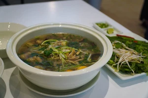 Đà Nẵng: Bán 2 tô phở gần 600.000 đồng, chủ quán nói gì?