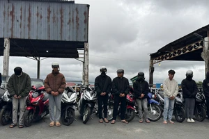 CSGT tỉnh Lâm Đồng xử lý nhóm thanh thiếu niên bốc đầu xe, đăng clip câu view