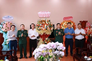 Báo Pháp Luật TP.HCM thăm, chúc mừng Sư đoàn 9 