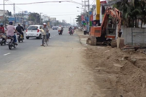 Đường Trần Não vẫn ngổn ngang… đón tết