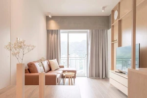 Căn hộ sang trọng, ấm áp nhờ nội thất gỗ