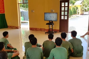 Chiến sĩ ở quần đảo Hải Tặc xem trận chung kết