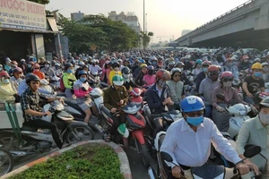 Quanh Bến xe Miền Đông ùn tắc liên tục