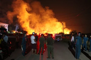 Cháy lớn ở thị xã Tân Uyên, Bình Dương