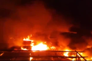 Hỏa hoạn thiêu rụi nhiều cửa hàng gây thiệt hại hàng tỉ đồng