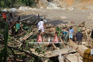 Vụ sạt lở ở Trà Leng: Đã cứu 33 người, còn 14 người mất tích