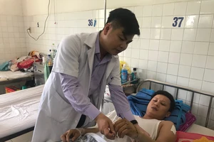 Nối thành công bàn tay bệnh nhân bị chém đứt lìa