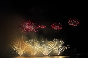 Đội Ý và Hoa Kỳ tranh tài tại đêm chung kết pháo hoa