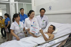  Trao gần 2,5 tỉ đồng cho các bệnh nhân vụ tai nạn xe rước dâu