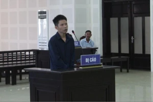 Khuyên đừng lấy trộm xăng, chú bị cháu tẩm xăng đốt