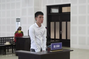 Nghi bị phản bội, nam thanh niên tạt acid bạn gái rồi tự sát