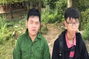 Quay lén bạn nữ tắm, nam sinh bị buộc thôi học