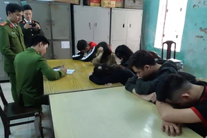 13 thanh thiếu niên dùng ma túy trong tiệm cắt tóc