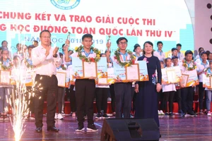 Hàng trăm học sinh so tài kiến thức về luật an toàn giao thông