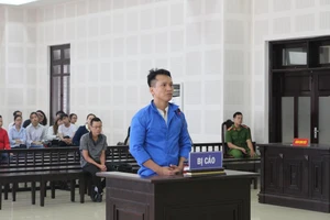 Đâm gục bạn hát karaoke ngay tại quán