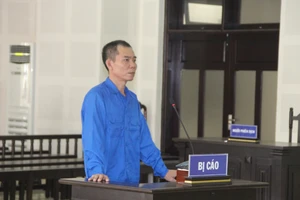 Dùng búa đánh vợ cũ nhập viện vì ghen vô cớ