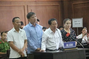 Xử vụ buôn lậu gỗ có liên quan đến cựu tướng Phan Văn Vĩnh